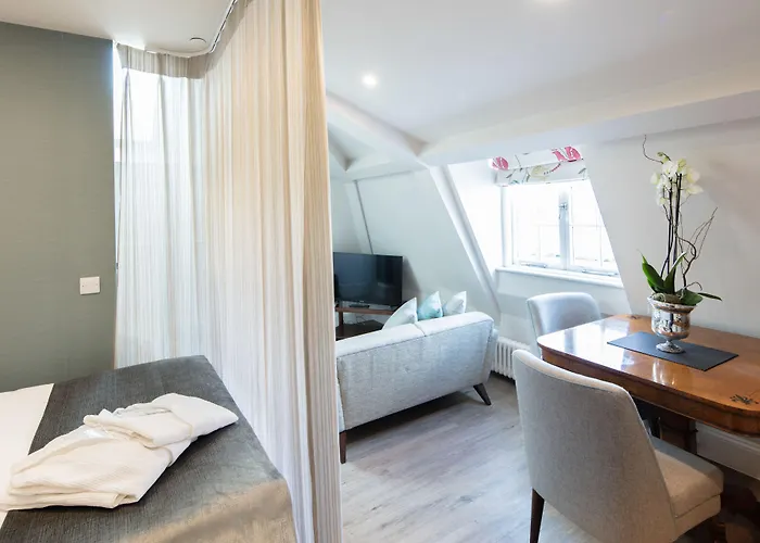 Beech House - Urban Apartment Bristol