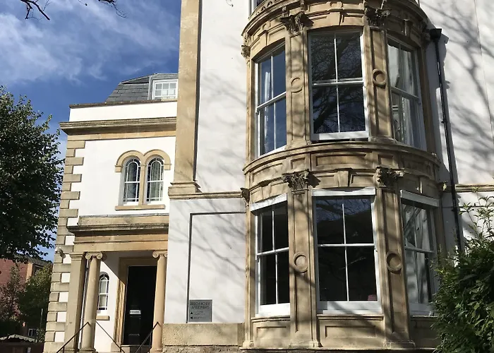 Beech House - Urban Apartment *