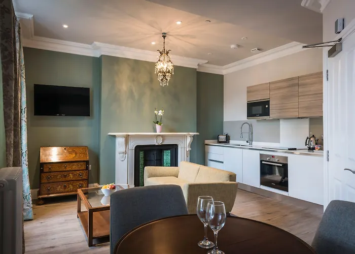 Beech House - Urban Apartment *